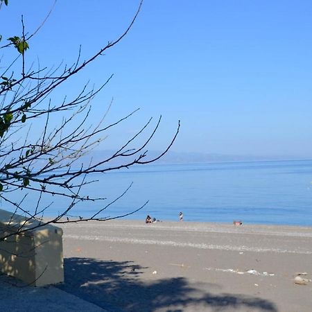 I Tesori Del Mare Bed & Breakfast Летояни Екстериор снимка