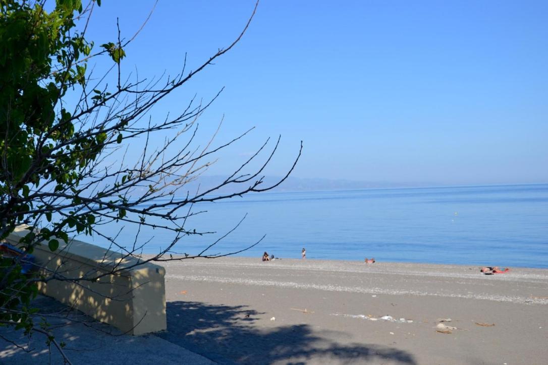 I Tesori Del Mare Bed & Breakfast Летояни Екстериор снимка